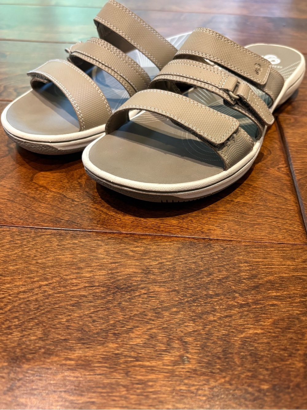 Clarks Cloudsteppers Taupe Adjustable Comfort Slide Sandals Women’s Size 8